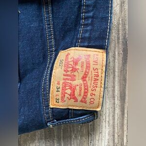 Levi’s 502 medium dark wash - Men’s 34” x 32”